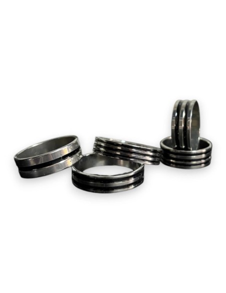 ANILLO LÍNEAS EN ACERO NEGRO - Accesorios | Outlet Quilmes